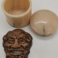 Caixa e máscara