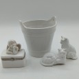 Lote de loiça branca (caixa, vaso e par de gatos)
