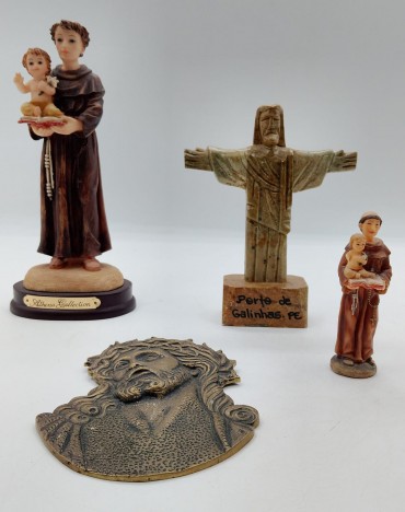 Trrês santos Antónios e um Cristo