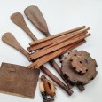 Conjunto de peças em madeira