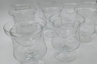 Doze taças para marisco