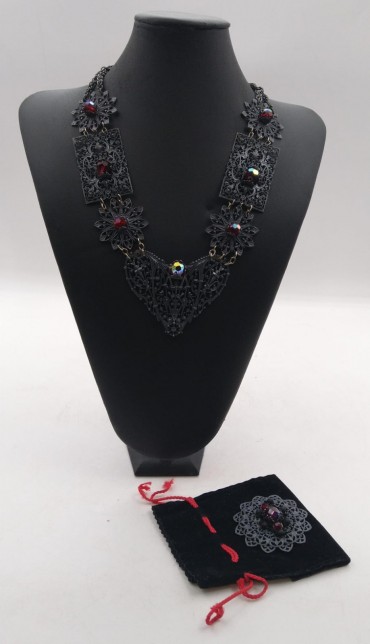 Colar e alfinete GUY LAROCHE 