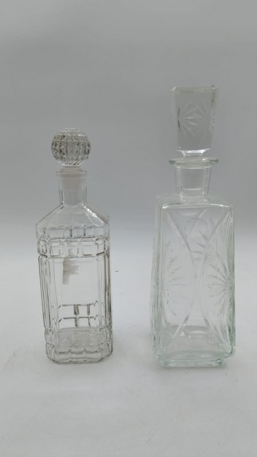 Duas garrafas de licor