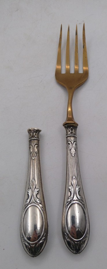 Cabo e garfo de servir peixe