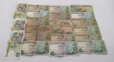 Lote de 22 notas de 20 Escudos