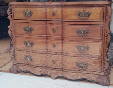 Cómoda com ferragens