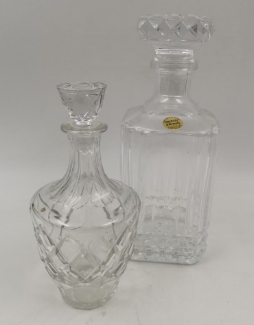 «Duas garrafas de vidro»