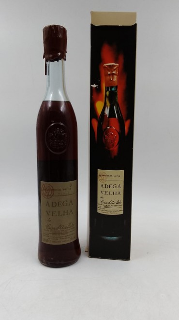 «Aguardente Velha Adega Velha»