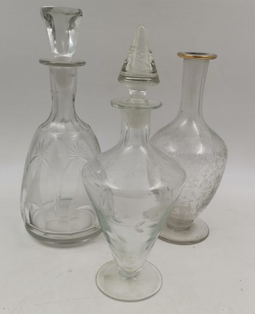 «Três garrafas de vidro»