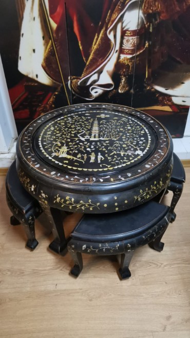 Mesa de centro com bancos