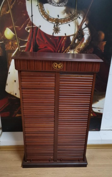 Móvel de esteira para cd's