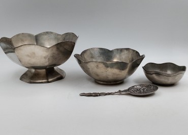 Três taças e colher