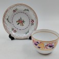 Pequeno prato e taça