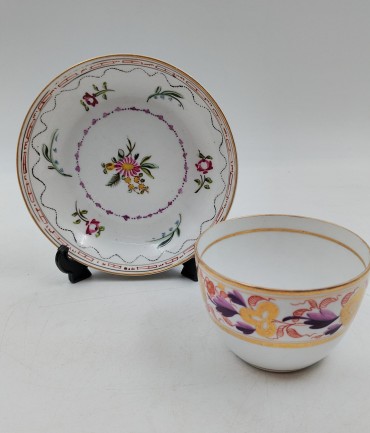 Pequeno prato e taça