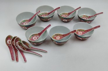 Sete taças e doze colheres