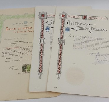 «Lote de 3 diplomas de Funções Públicas»