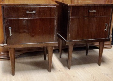 Par de mesas de cabeceira