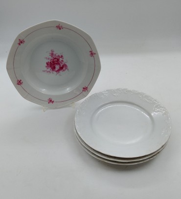 Um prato de sopa e três rasos