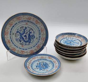 Dois pratos e seis taças