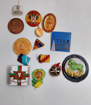 Lote de medalhas e crashás