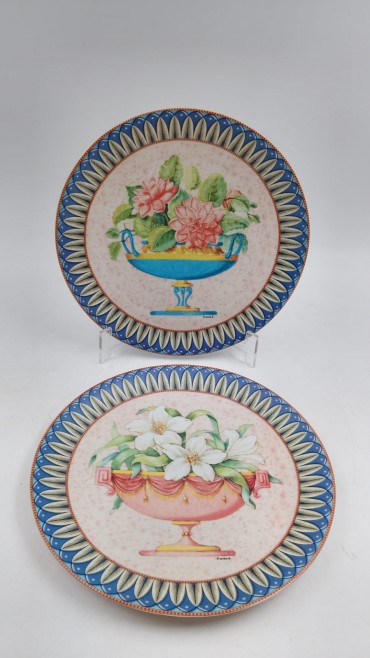 Dois pratos assinados