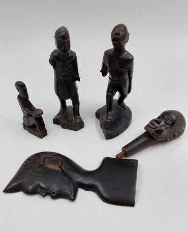 Lote de cinco esculturas
