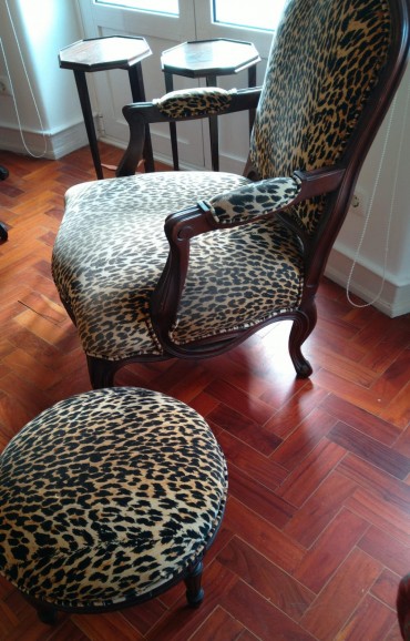 Cadeirão e banqueta