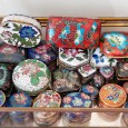 Lote de caixinhas em cloisonné e caixa de vidro 