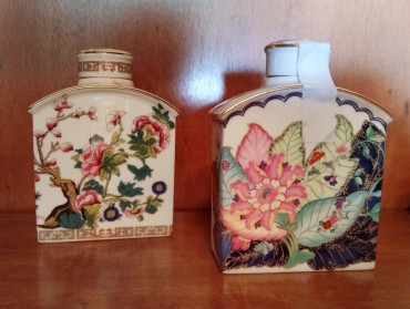 Dois frascos de chá