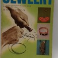 «Step-by-step. A complete introduction to the craft ofJewelry»