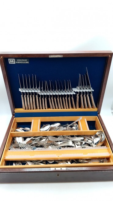 Caixa com faqueiro INOX