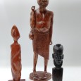 Três esculturas étnicas