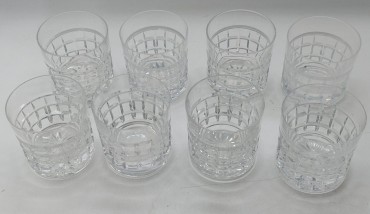 Oito copos de whisky