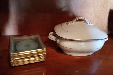 Terrina e doze bases para copos