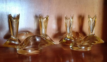 Dois castiçais de dois lumes 