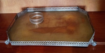 Tabuleiro de gradinha e base para copos