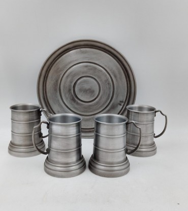 Bandeja e quatro canecas