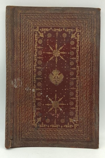 «Capa em couro lavrado»