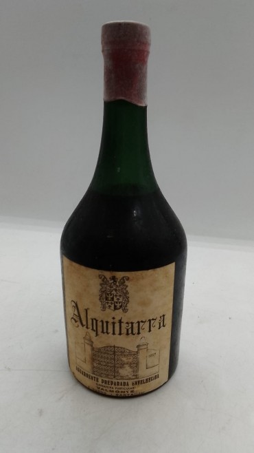 «Aguardente velha Alquitarra»