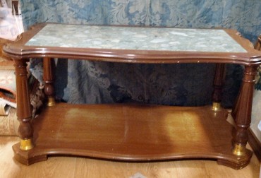 Mesa de frente de sofá