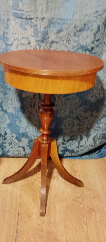 Mesa de apoio com pé 