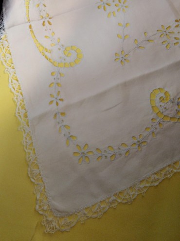 Centro de mesa Richelieu co franjas em bilros