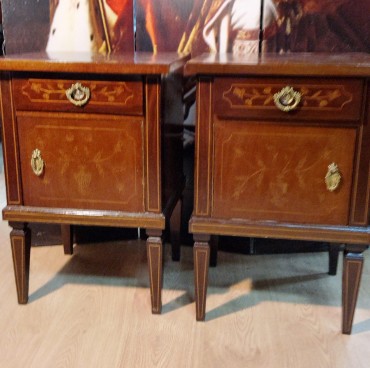 Duas mesas de cabeceira D. Maria