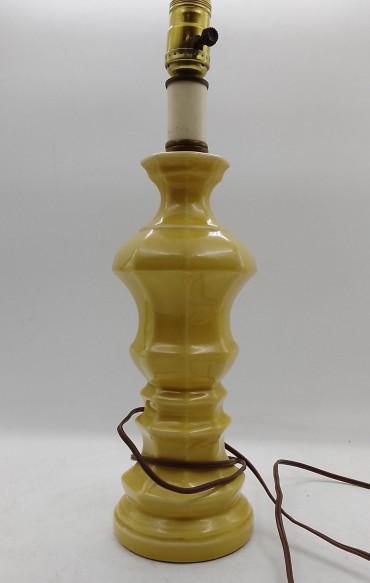 «Candeeiro com base de porcelana»