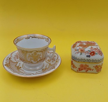 Chávena de chá e caixa