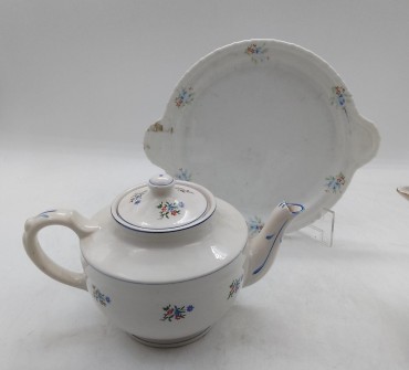 «Bule e prato de torradas»