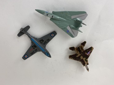 3 Miniaturas de Aviões Guerra 